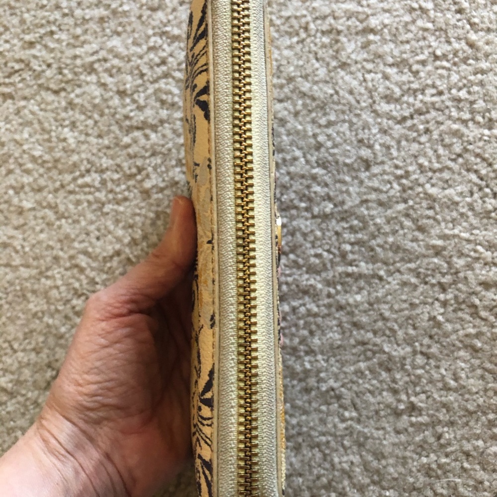 SOLD🚫🚫Tory Burch Wallet - Picture 4 of 8